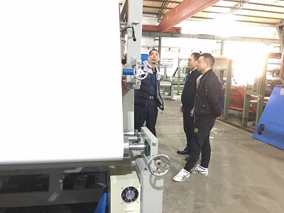 杨总一行莅临亚洲太阳sungame机械考察热熔胶汽车脚垫复合机